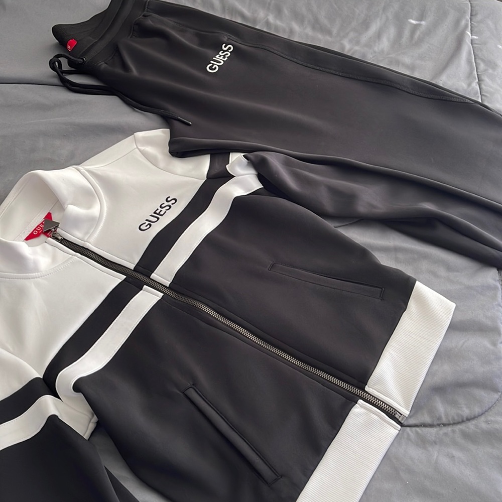 Guess sweatsuit